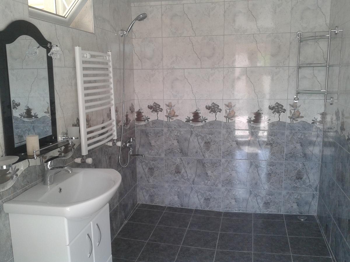 Guest House Granatovoe Derevo Tbilisi Buitenkant foto