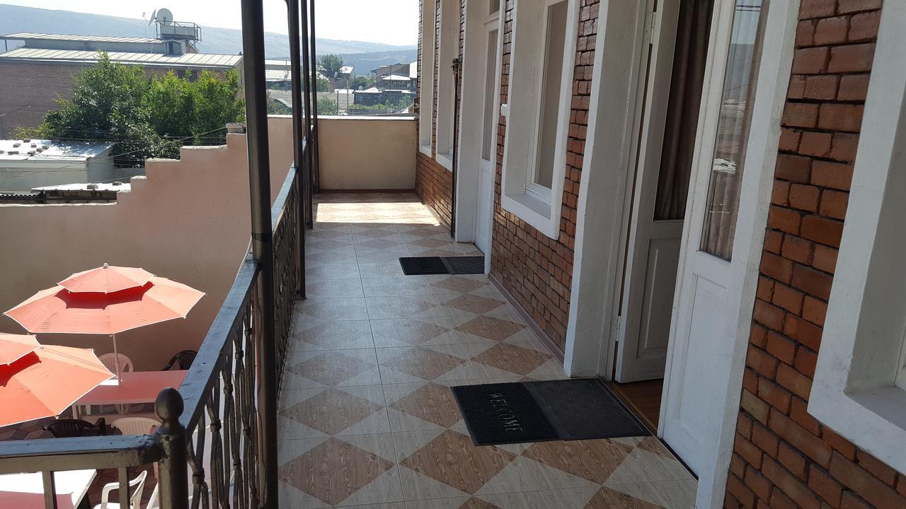 Guest House Granatovoe Derevo Tbilisi Buitenkant foto