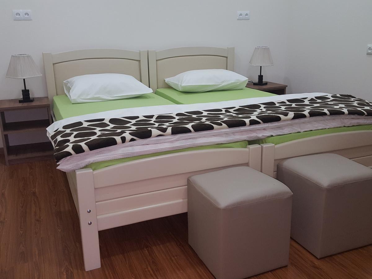 Guest House Granatovoe Derevo Tbilisi Buitenkant foto