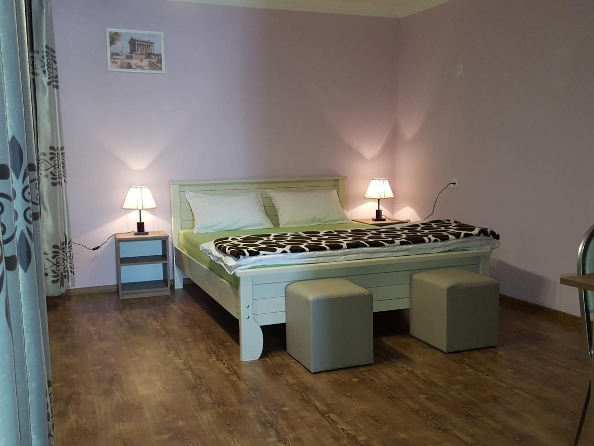Guest House Granatovoe Derevo Tbilisi Buitenkant foto