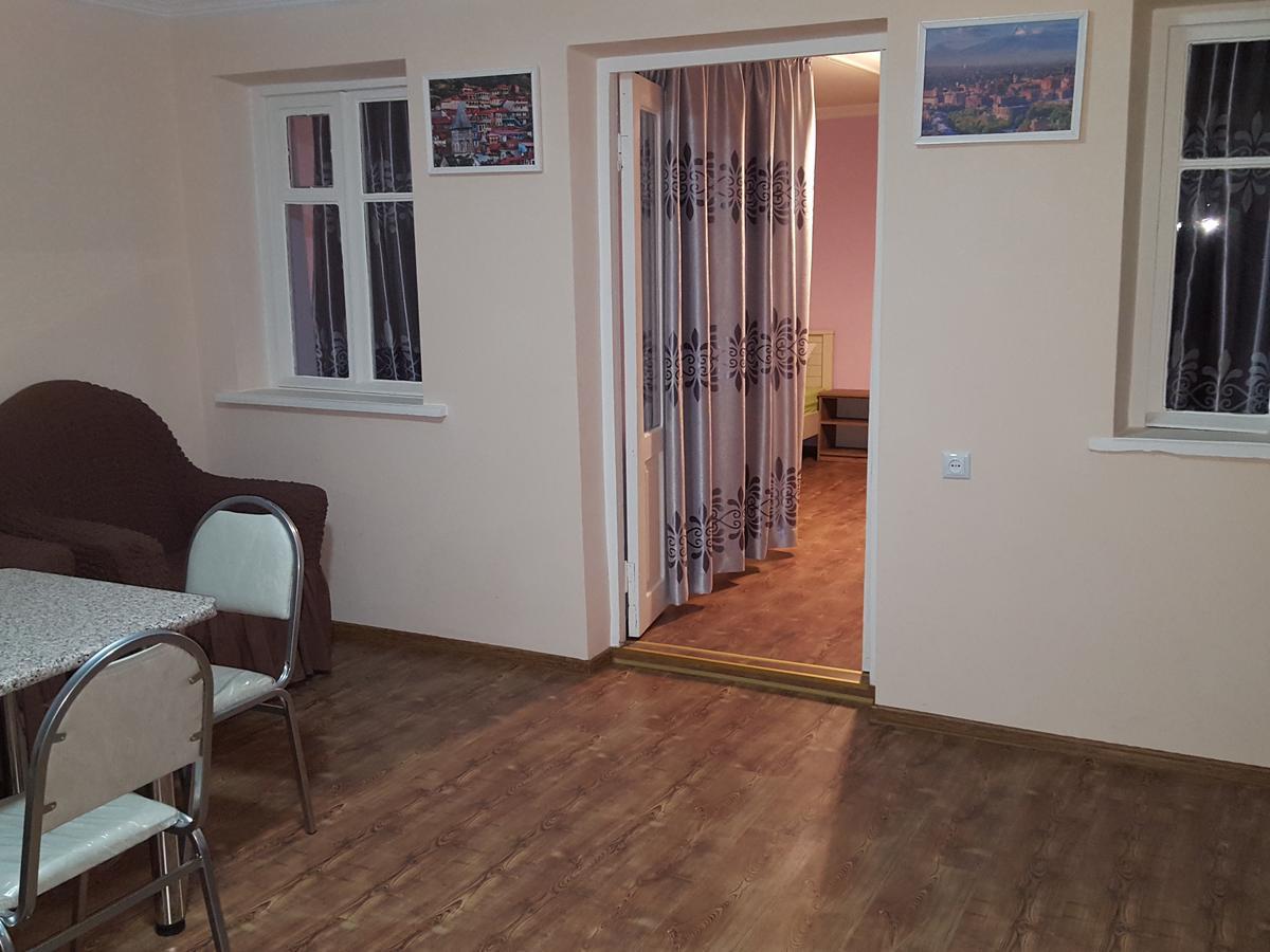 Guest House Granatovoe Derevo Tbilisi Buitenkant foto