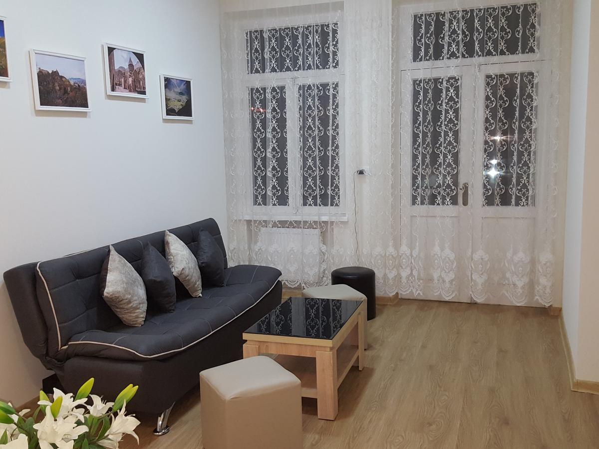 Guest House Granatovoe Derevo Tbilisi Buitenkant foto