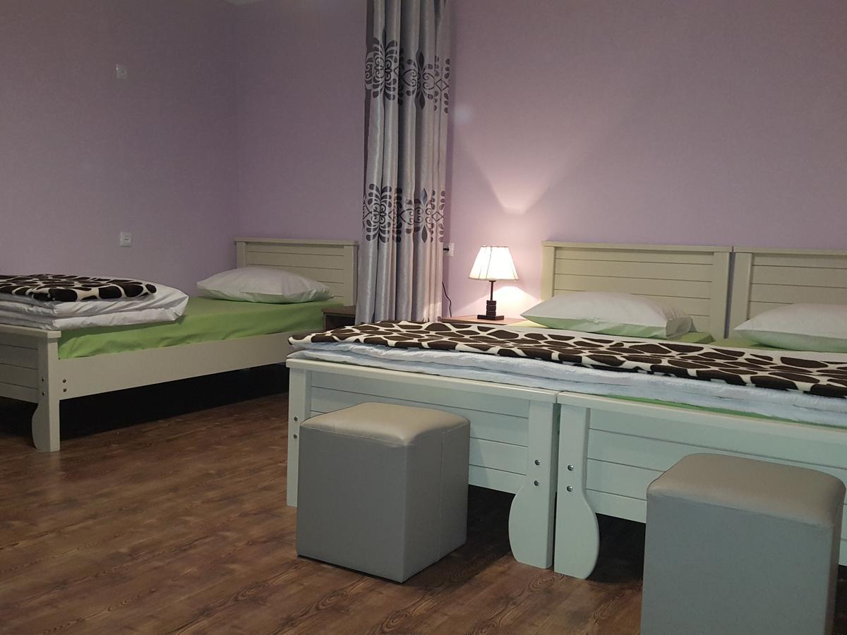 Guest House Granatovoe Derevo Tbilisi Buitenkant foto