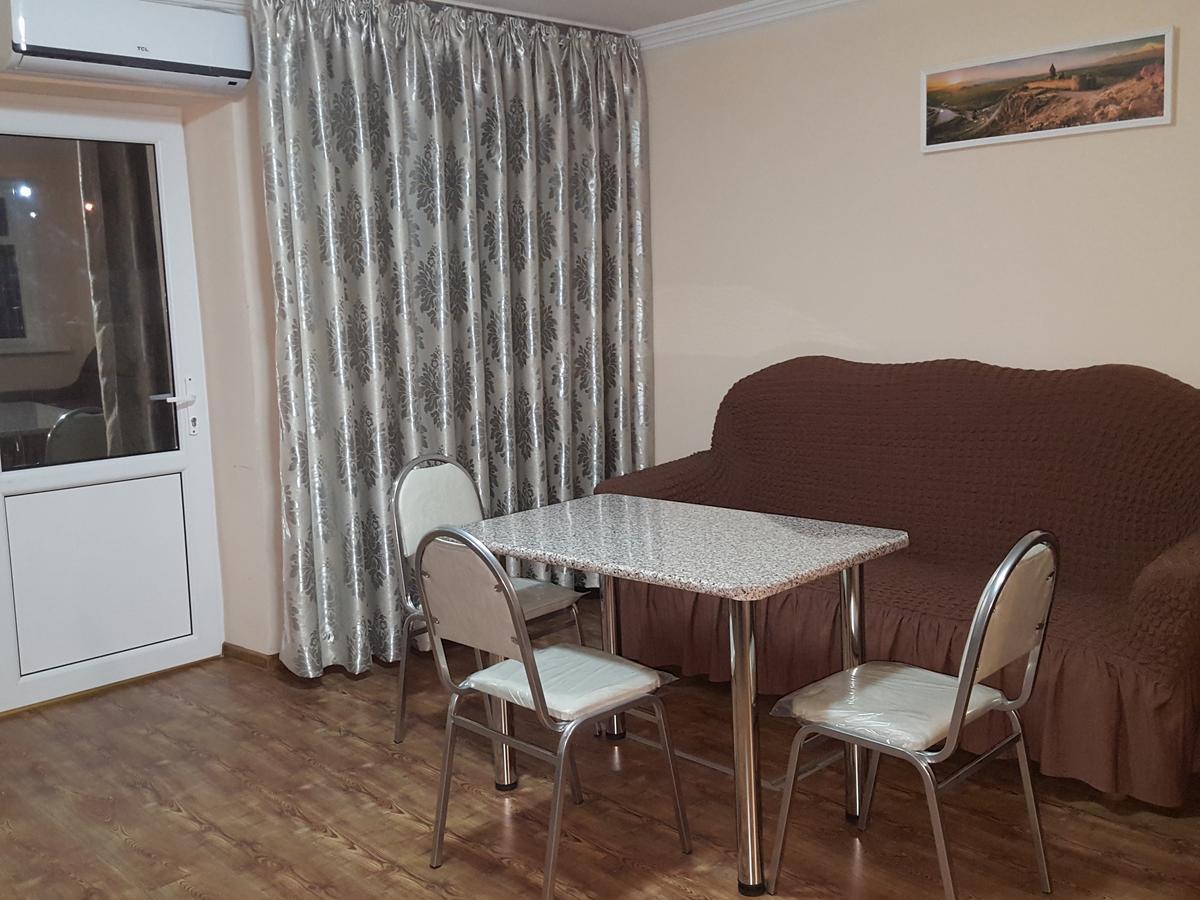 Guest House Granatovoe Derevo Tbilisi Buitenkant foto