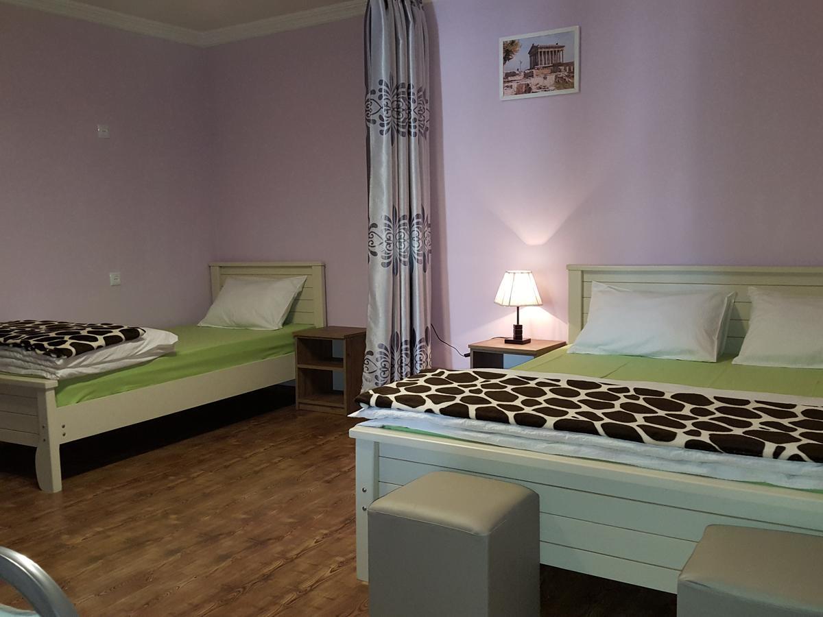 Guest House Granatovoe Derevo Tbilisi Buitenkant foto