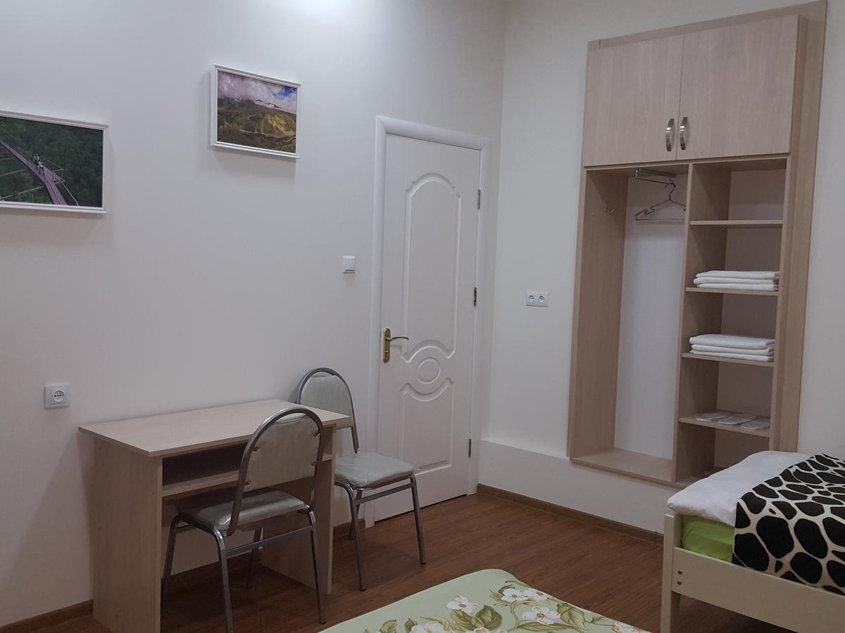 Guest House Granatovoe Derevo Tbilisi Buitenkant foto
