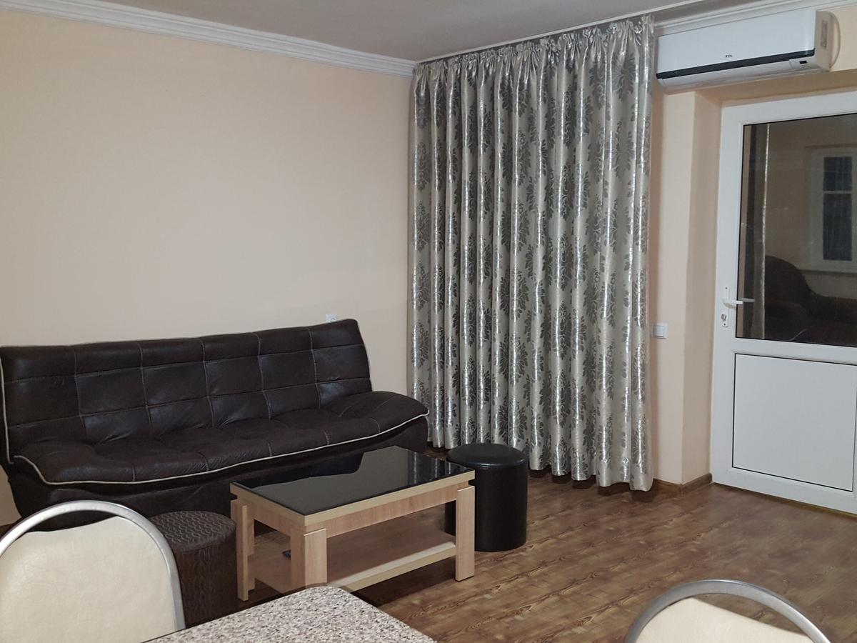 Guest House Granatovoe Derevo Tbilisi Buitenkant foto